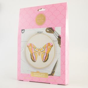 Embroidery kit / Beautiful Moth
