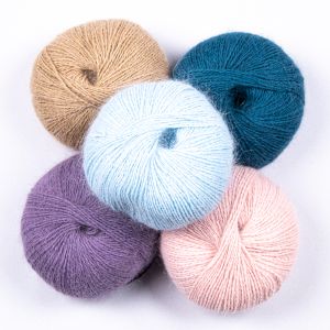 Yarn Luxury Spiky 50 g / Different shades